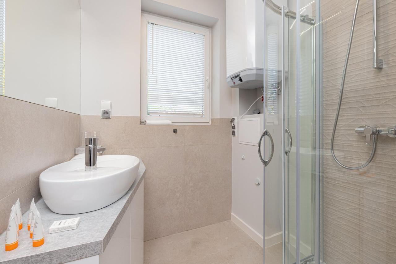 Gdanska Two-Bedroom Apartment Brzezno Beach By Noclegi Renters Bagian luar foto